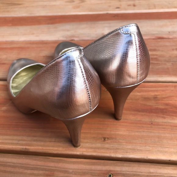 Fergalicious • Utopia Gold Pump 3.5 inch Heels - Picture 5 of 8